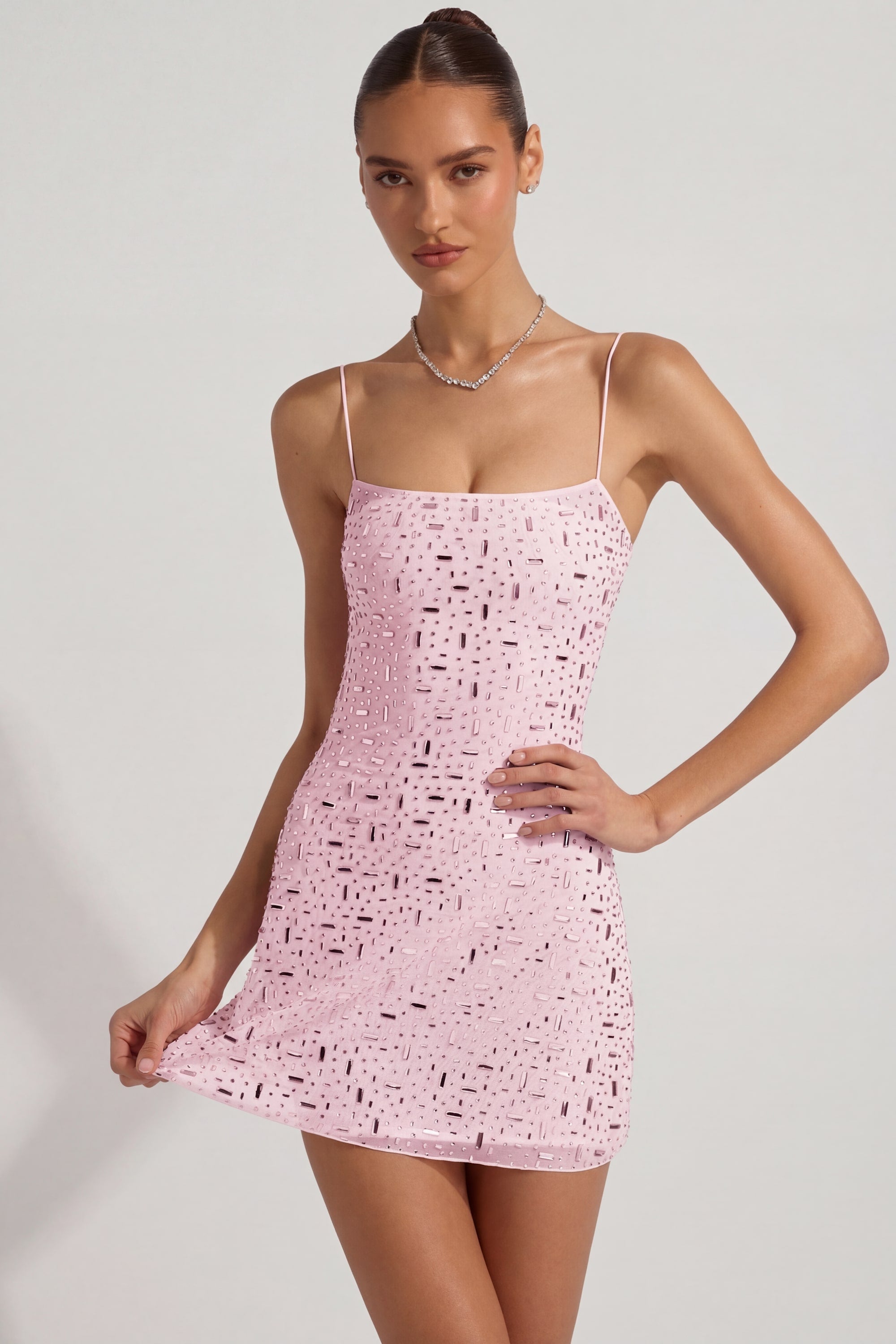 Pembe renkli ince şeffaf işlemeli kare yaka mini elbise